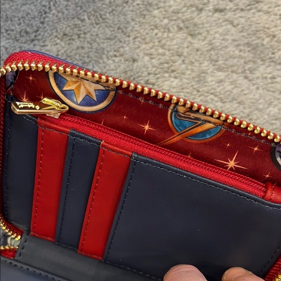 Loungefly Marvel Women's Wallet with Marvel Design NWT Glow in the Dark - Picture 9 of 12